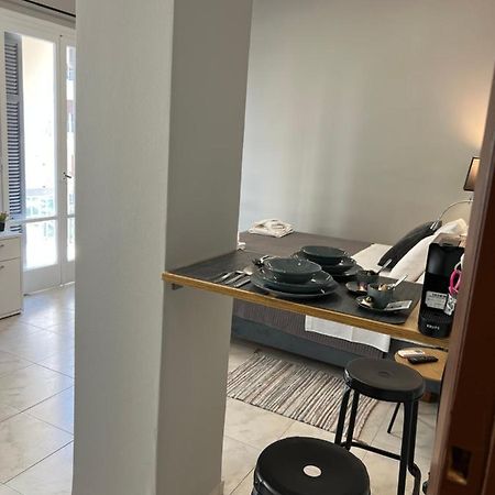 شقة Living Near Acropolis By Sylvia Staikou At Nikis Str أثينا المظهر الخارجي الصورة