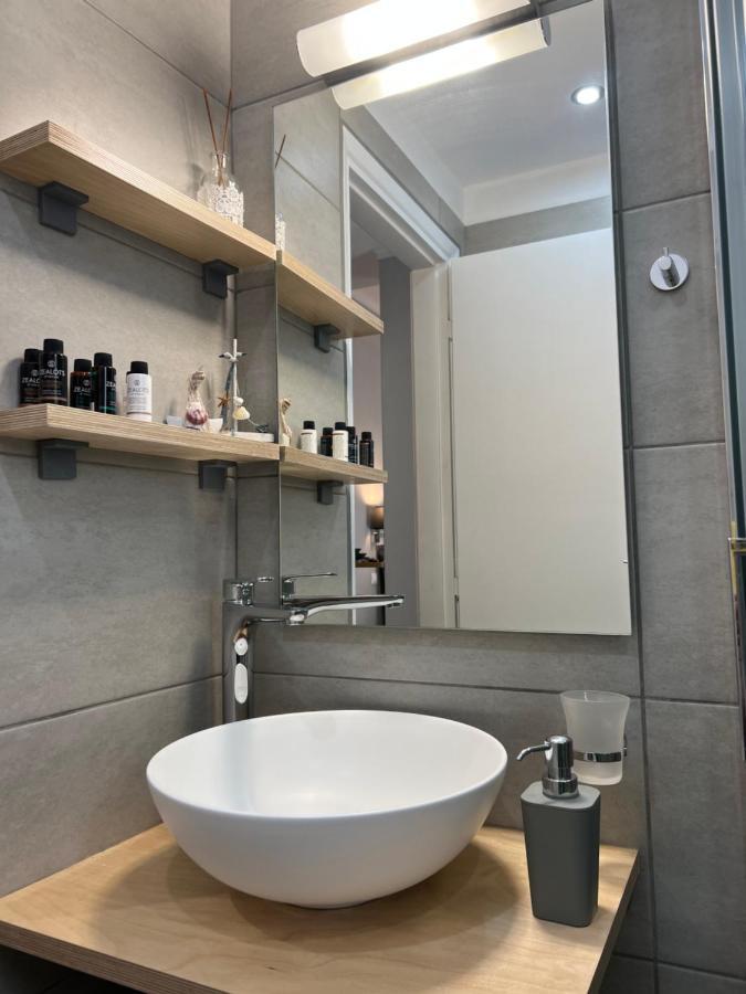 شقة Living Near Acropolis By Sylvia Staikou At Nikis Str أثينا المظهر الخارجي الصورة